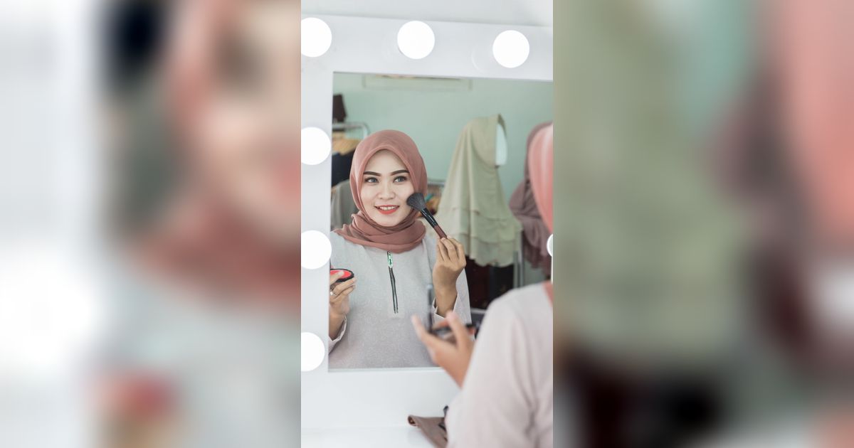 Pria Ini Habiskan Jutaan untuk Makeover Pacar, Begini Penampilan Baru Kekasihnya Bikin Pangling