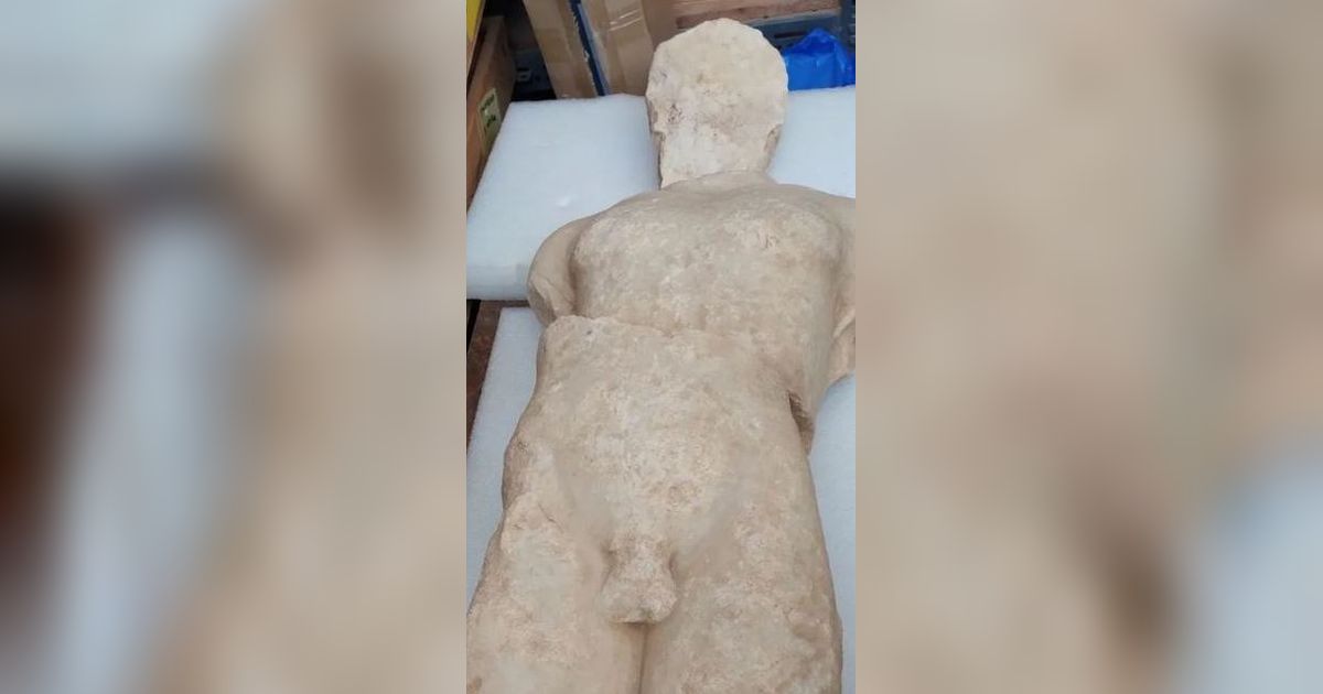 Patung Pemuda Bugil Ditemukan di Kota yang Terbengkalai, Ternyata Sosok Dewa Yunani