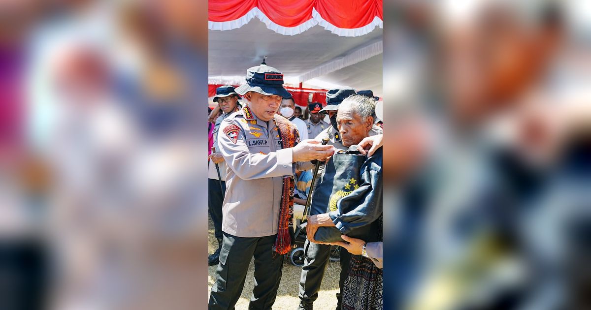 Potret Jenderal Sigit Cek Pelayanan Kesehatan Warga Palue NTT, Perintahkan Kapolda Siap Bantu