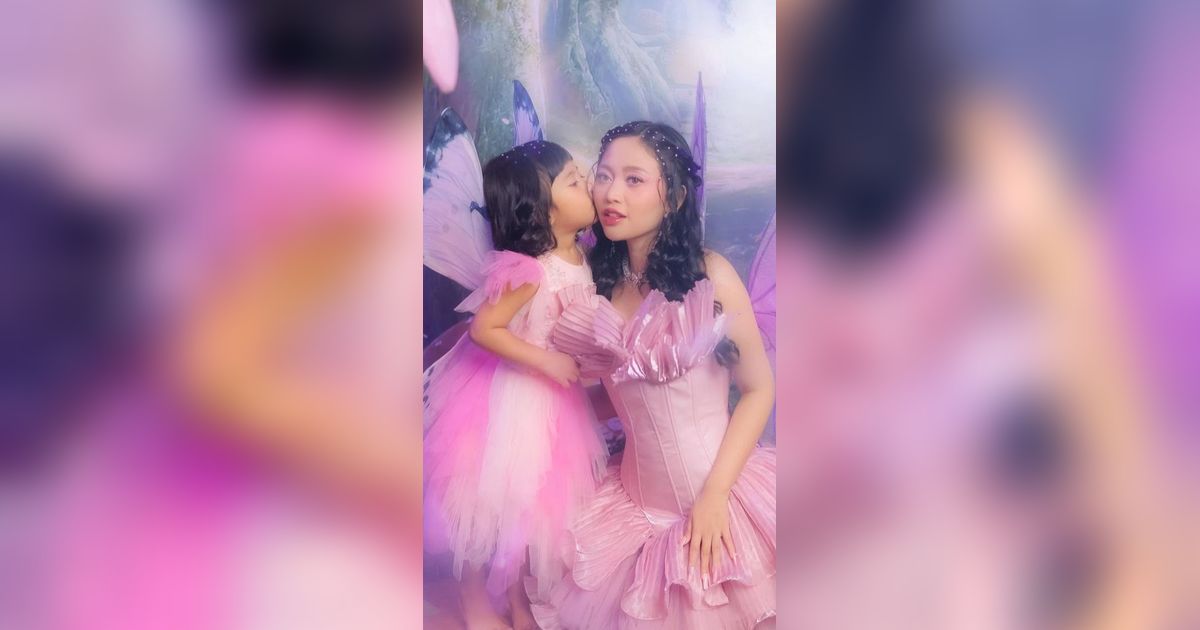 8 Potret Kecantikan Rachel Vennya dan Chava Cosplay dalam Penampilan Sebagai Peri, Seakan Masuk ke Dunia Dongeng