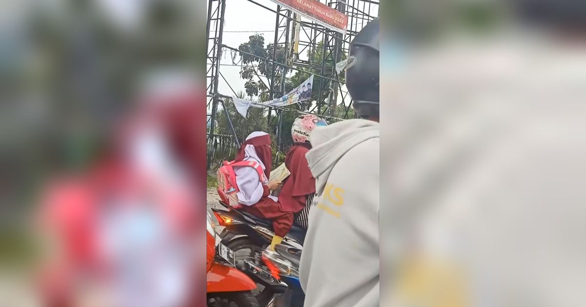 Viral Siswa SD Baca Al-Qur’an di Atas Motor saat Terjebak Lampu Merah, Bikin Warganet Kagum