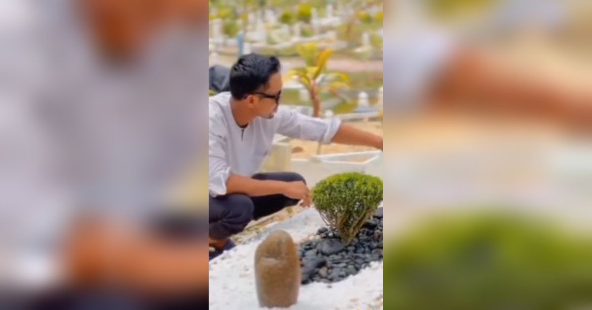 Bukti Cinta Sejati, Pria Tanami Makam Istrinya Pohon Kecil & Sirami Air, Netizen 'Sudah Meninggal Saja Sayangnya Kayak Gini'