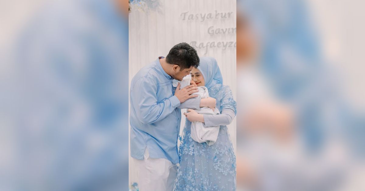 Kehadiran Para Artis dalam Aqiqah Anak Ryana Dea Berlangsung Meriah - Titi Kamal Berbalut Serba Pink, Keluarga Alyssa Soebandono Ikut Hadir