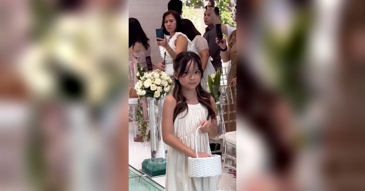 Potret Gempi Menjadi Flower Girl pada Pemberkatan Nikah Gritte Agatha, Memukau dalam Gaun Putih yang Cantik