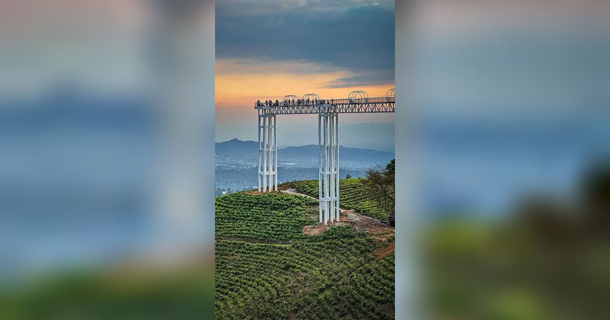 Menilik Pesona Kemuning Sky Hills, Jembatan Kaca Aesthetic di Karanganyar