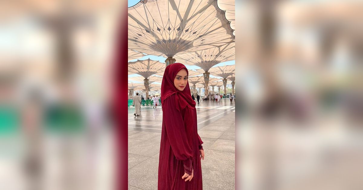 'Bidadari Menjelma Manusia', Potret Christina Laws Istri Perwira Polisi Pose di Madinah Cantiknya Kebangetan