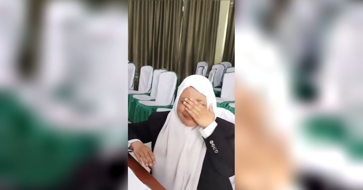 Wajah Dosen Penguji Mirip Almarhum Ayah, Mahasiswi Ini Menangis saat Sidang Skripsi