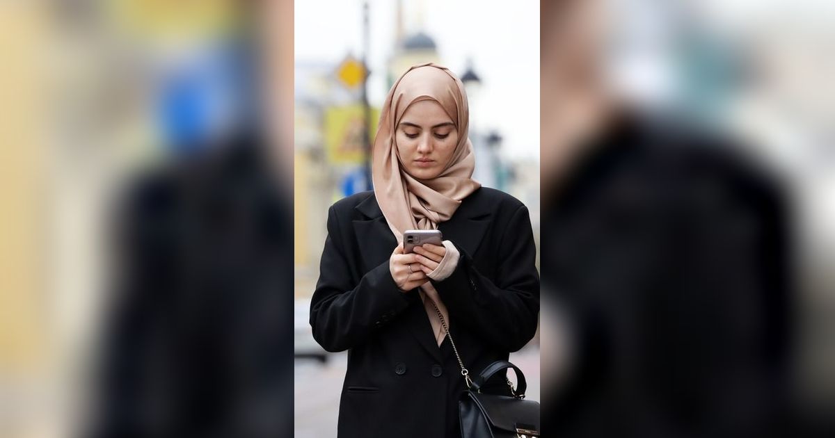 Tak Hanya Larang Berhijab, Kini Prancis Larang Pakai Abaya di Sekolah