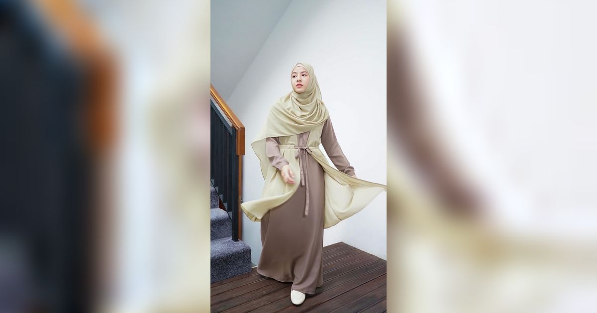 Warm Tone Look Natasha Rizky dengan Gradasi Warna