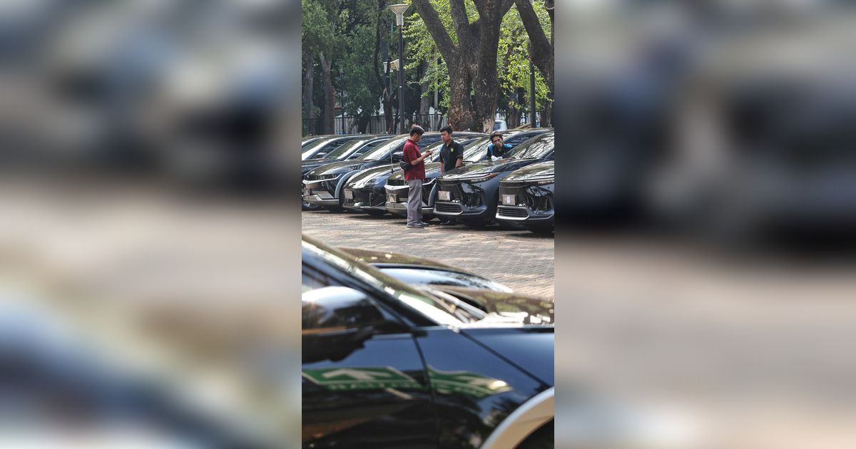 FOTO: Penampakan Ratusan Mobil Listrik Mewah yang Disiapkan untuk KTT ASEAN 2023 di Jakarta