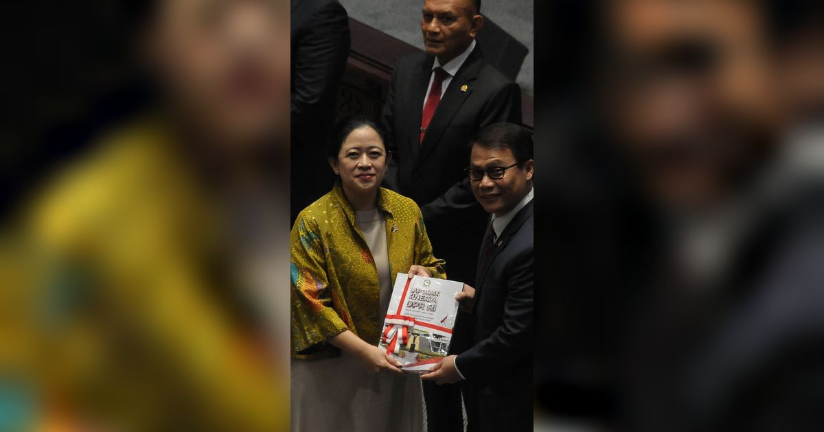 FOTO: Rapat Paripurna Rayakan HUT ke-78 DPR RI, Puan Maharani Tampil Berbatik Kuning Emas