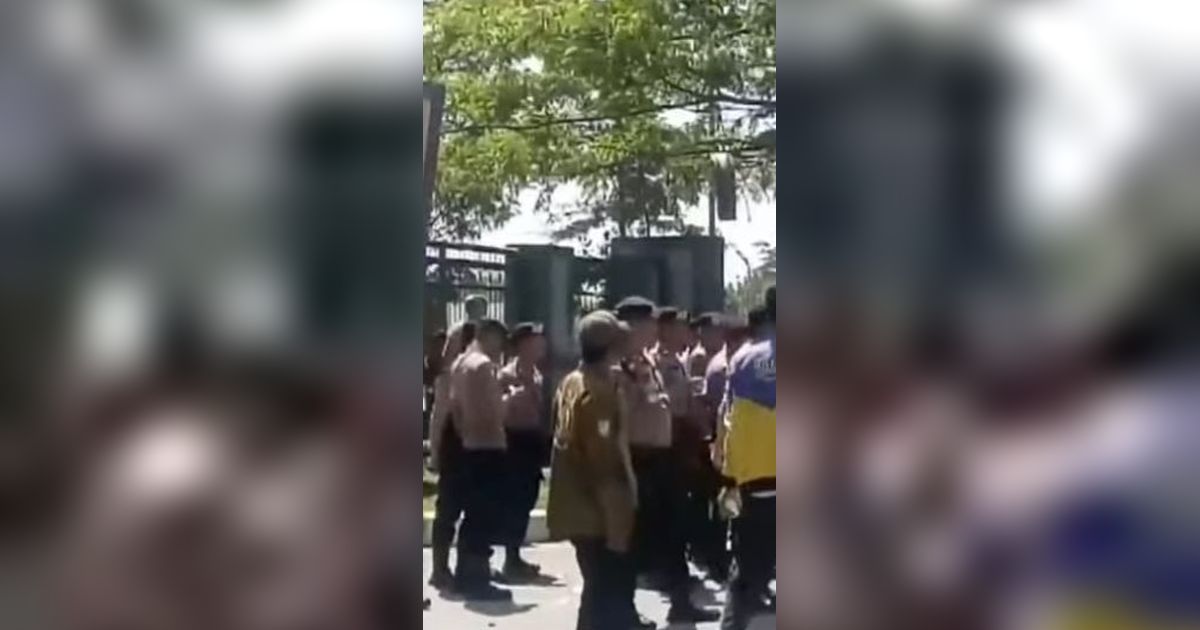 Demo di Kantor Bupati Bekasi, Massa Tuntut Pengentasan Angka Pengangguran