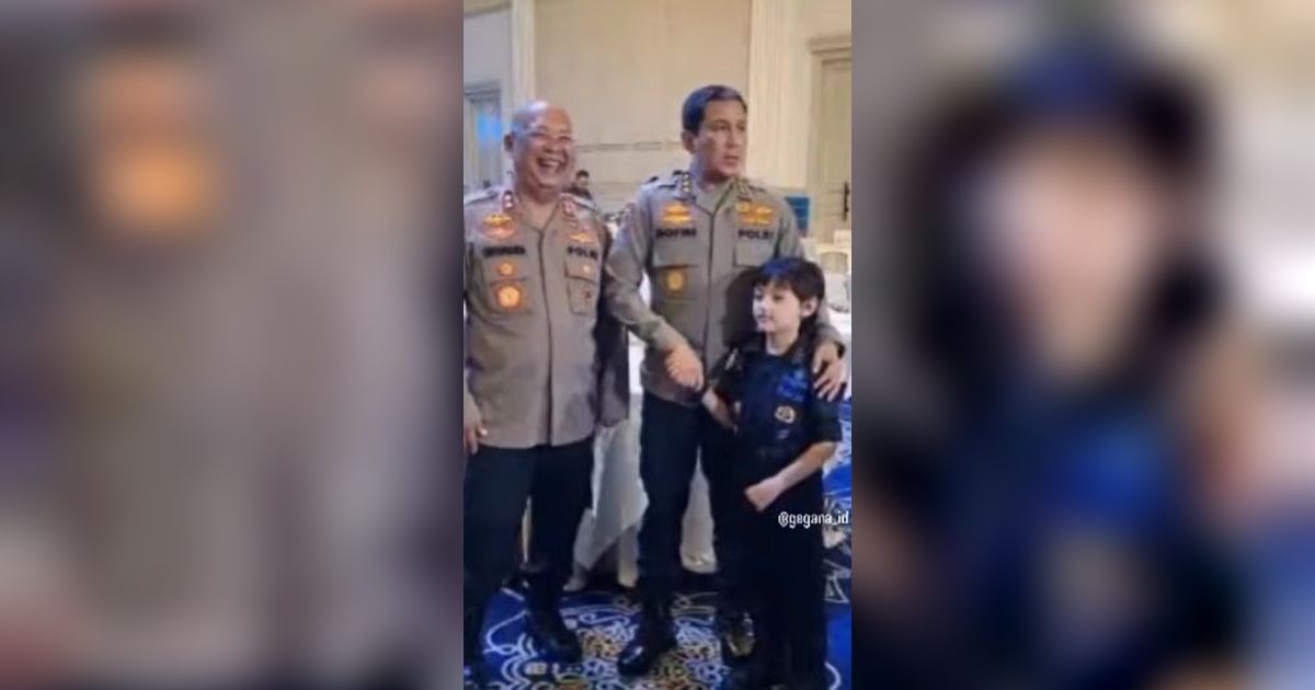 Momen Cicit Kapolri Hoegeng Bertemu Jenderal Polisi Lulusan Terbaik, 'Cocok Jadi Brimob'