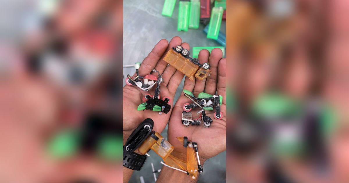 FOTO: Kreativitas Petugas UPS  Menyulap Limbah Korek Api Gas Menjadi Mainan 'Hot Wheels', Hasilnya Keren-Keren