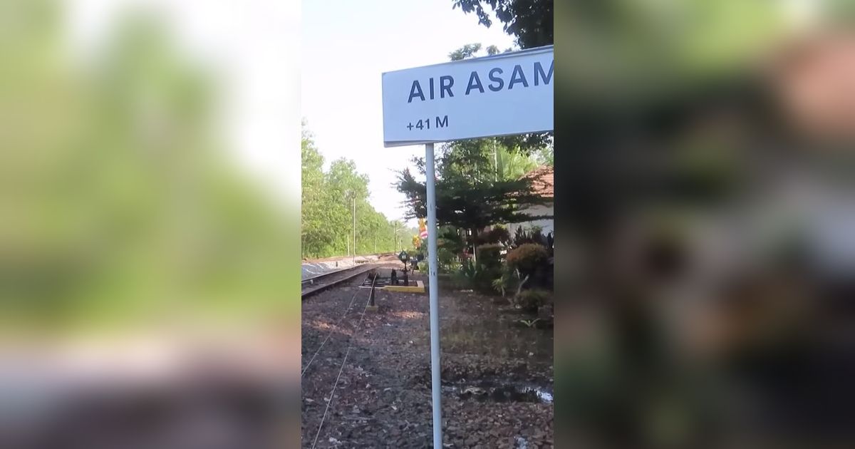 Stasiun Kereta Api Ini Masih Beroperasi Meski di Tengah Hutan Sumatera, Ini Potretnya