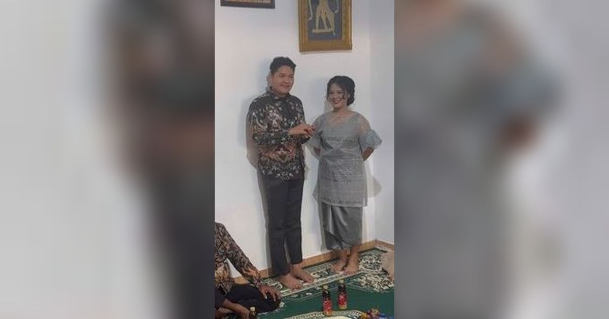 Sempat Putus Nyambung, 8 Foto Lamaran Nopek Novian dan Yulia Lorena