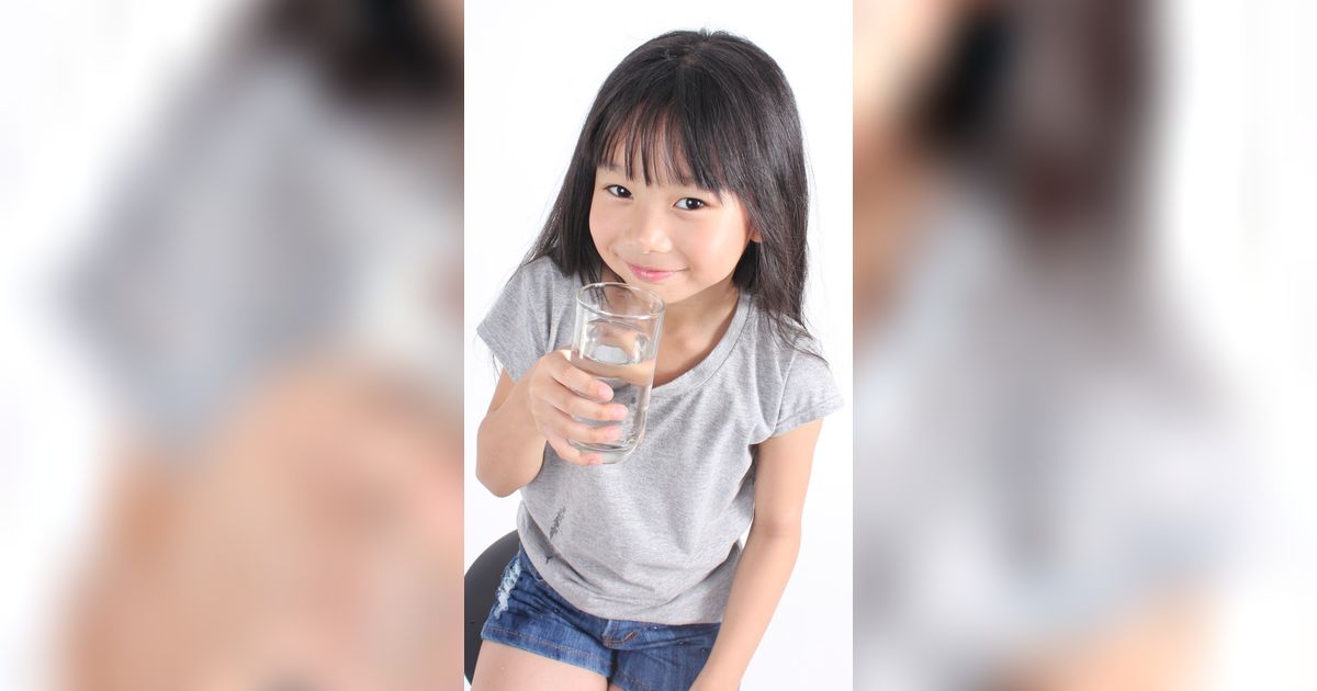 Polusi Buruk dan Cuaca Panas, Jangan Sampai Si Kecil Dehidrasi