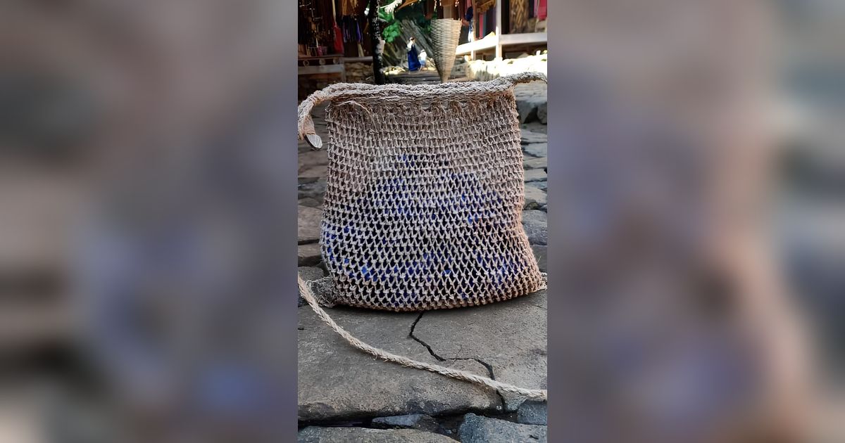 Uniknya Tas Koja, Oleh-oleh Khas Baduy yang Terbuat dari Kulit Pohon