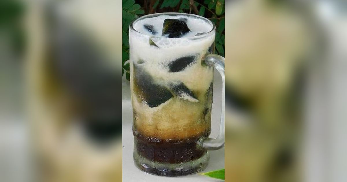 Menikmati Kesegaran Aia Aka, Minuman Penuh Khasiat dari Tanah Minang