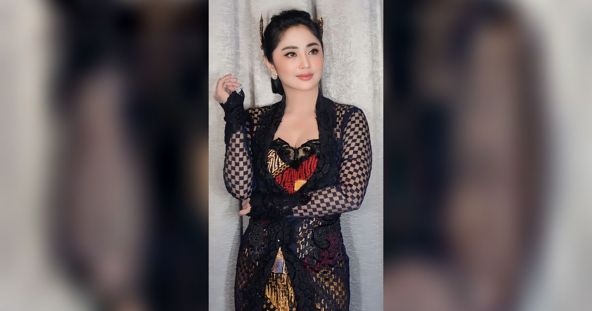 Potret Rumah Mewah Rp50 Miliar Dewi Perssik, Musholanya di Tengah Kolam Renang
