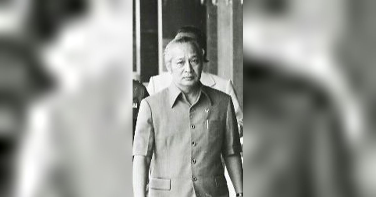 Naik Helikopter Tempur TNI, Momen Lawas Presiden Soeharto Datangi Para Pengungsi Vietnam 1979