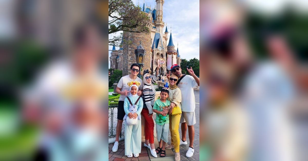 Momen Penuh Kehangatan Syahrini Bareng Keluarga Adik Liburan di Disneyland Jepang