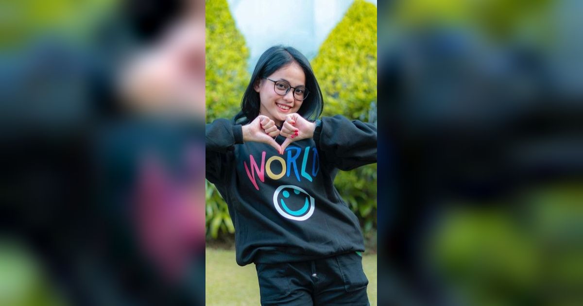 Bukti Sukses di Usia Belia, Intip Deretan Potret Rumah Putri Isnari di Kampung dengan Nuansa Emas