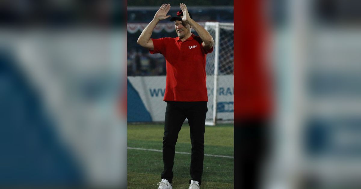 FOTO: Peter Schmeichel Bocorkan Seputar Trik Saat Hadiri Fun Football Selebriti FC