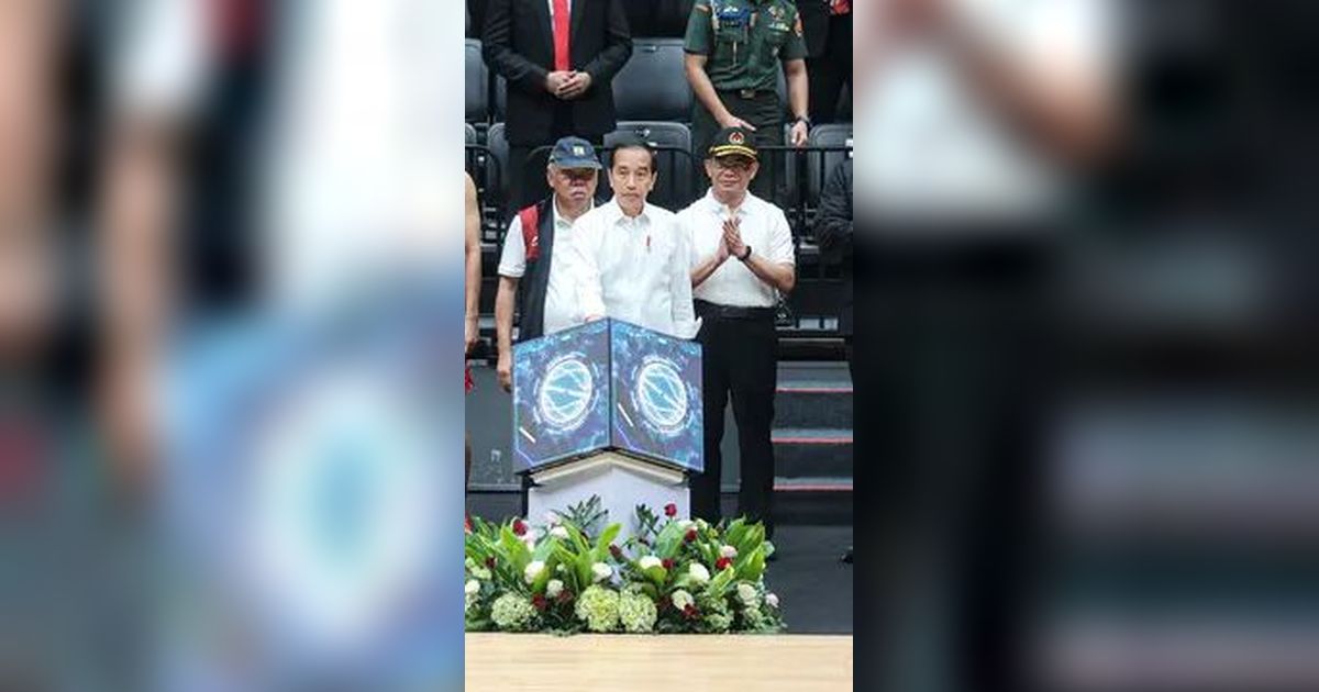 Menteri Basuki Manggung Jadi Drummer Band Cokelat Bikin Jokowi Senyum-Senyum