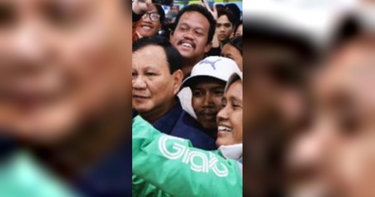 Sikap Luar Biasa Ajudan Mayor Teddy Lihat Emak-Emak Ojol Ingin Foto Sama Prabowo