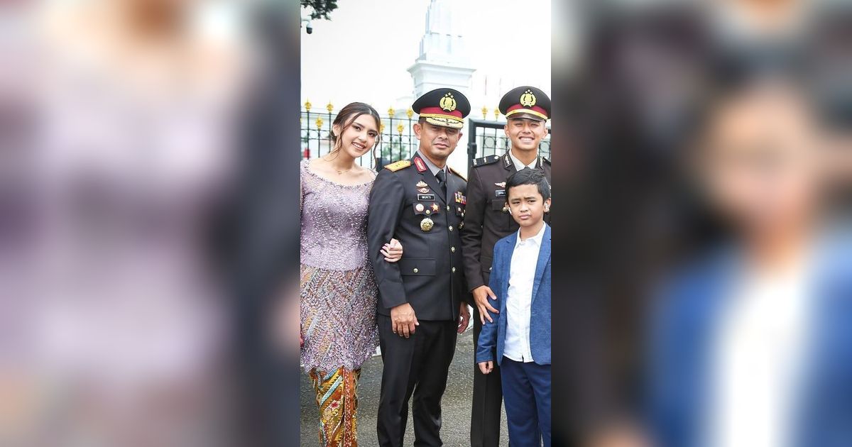 Gagahnya Ipda Bima Mukti Berseragam Foto Bareng Keluarga, Ayah Jenderal Polri,  Ibu &  Adiknya Cantik, Ada yang Taruna Akpol