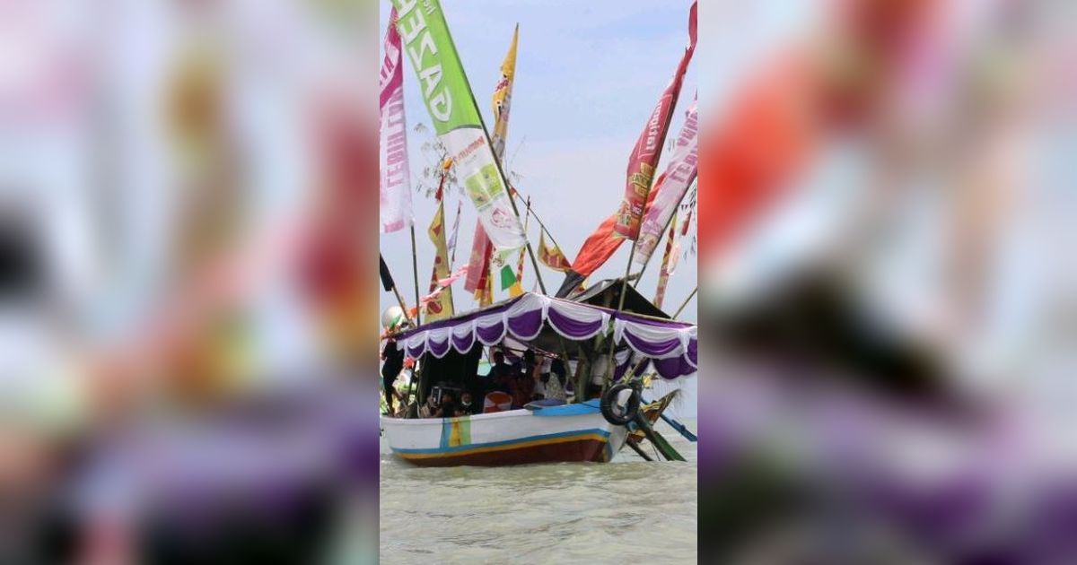 Serunya Tradisi Sedekah Laut di Brebes, Bentuk Rasa Syukur Para Nelayan