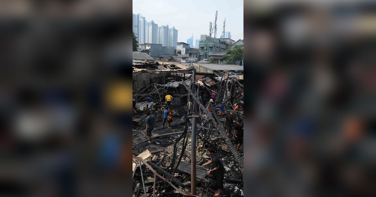 FOTO: Sisa-Sisa Kebakaran di Pasar Kambing Tanah Abang, 130 Kios Hangus Rata dengan Tanah