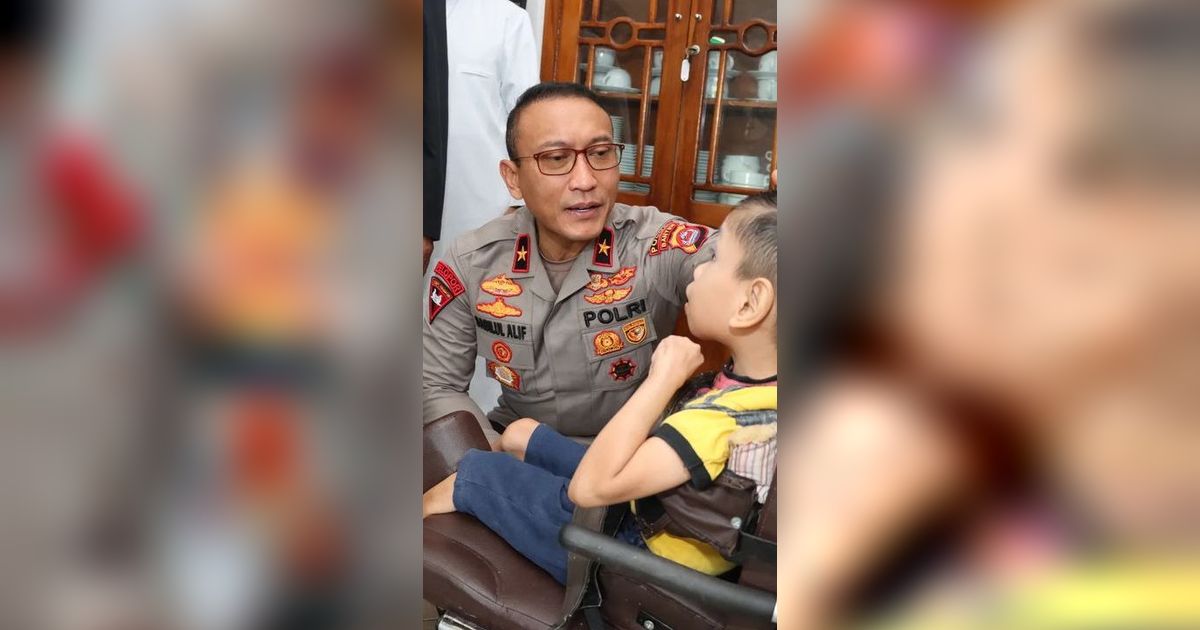 Wakapolda Banten Borong Lukisan Saat Sambangi Yayasan yang Rawat Anak-anak ABK 'Karya-karya Mereka Luar Biasa'