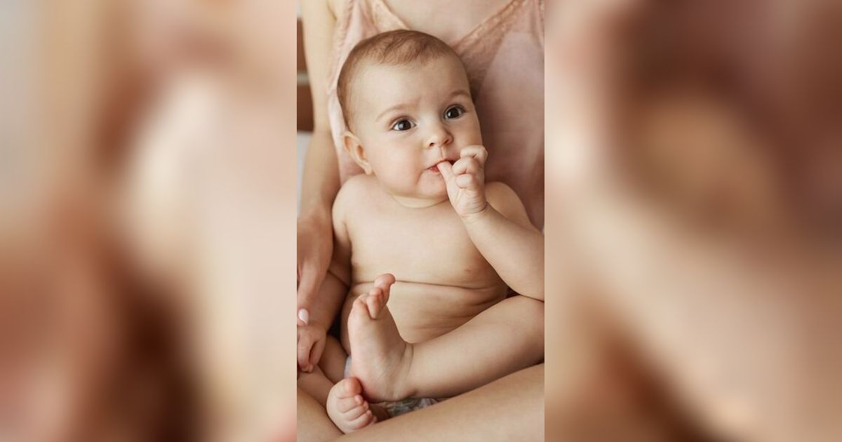 Bisakah Skin to Skin Membantu Turunkan Demam pada Bayi?