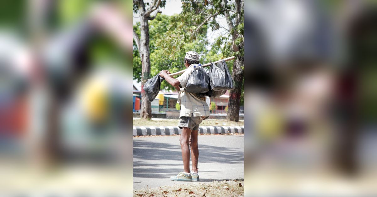 Bukan Sinetron, Ini Kisah Nyata Miliarder Jadi Pemulung