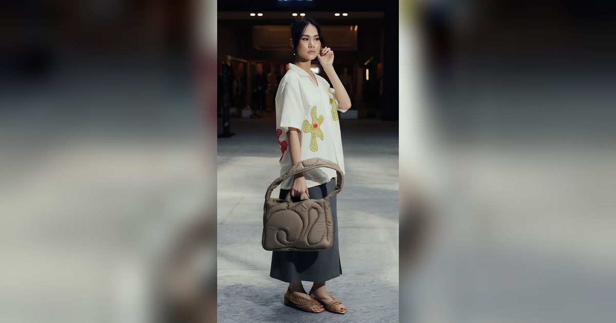 Intip Gaya Stylish Sandra Dewi Tenteng Hermes Lindy Mini Bag, Satu