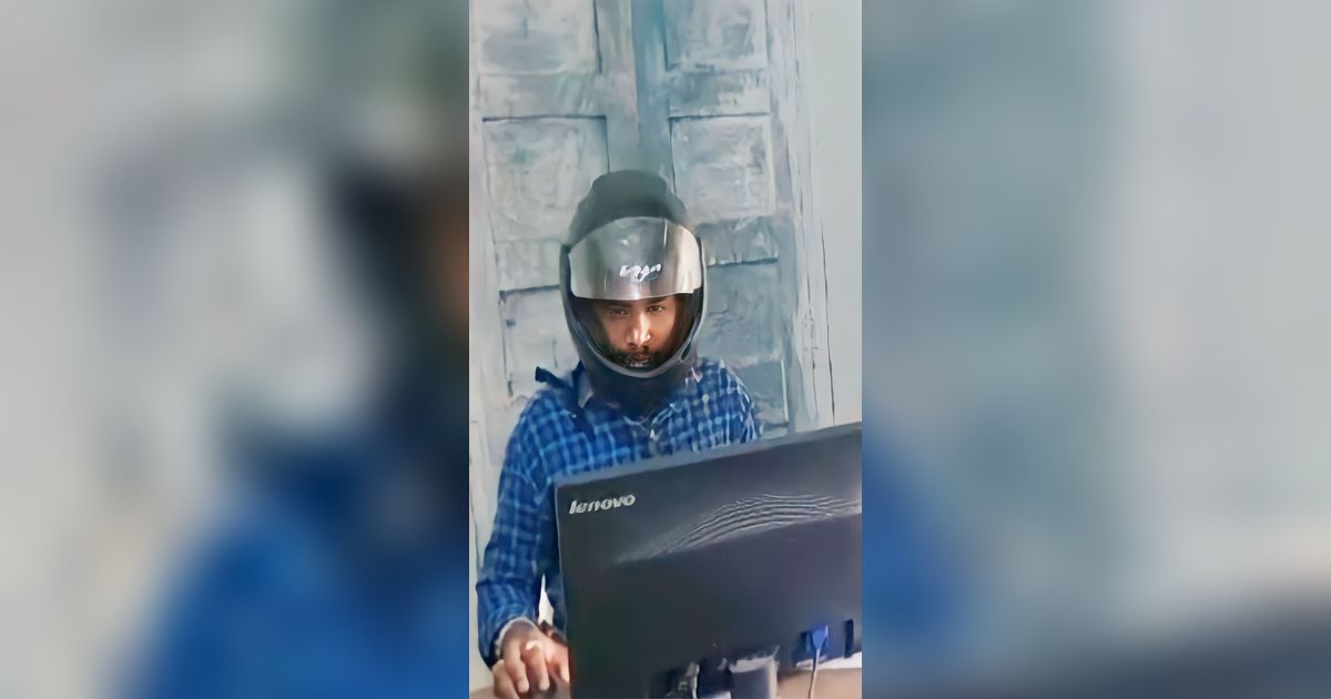 Nyata! Pegawai Terpaksa Kerja Pakai Helm di Ruangan Bobrok Agar Bisa Pulang Hidup-Hidup