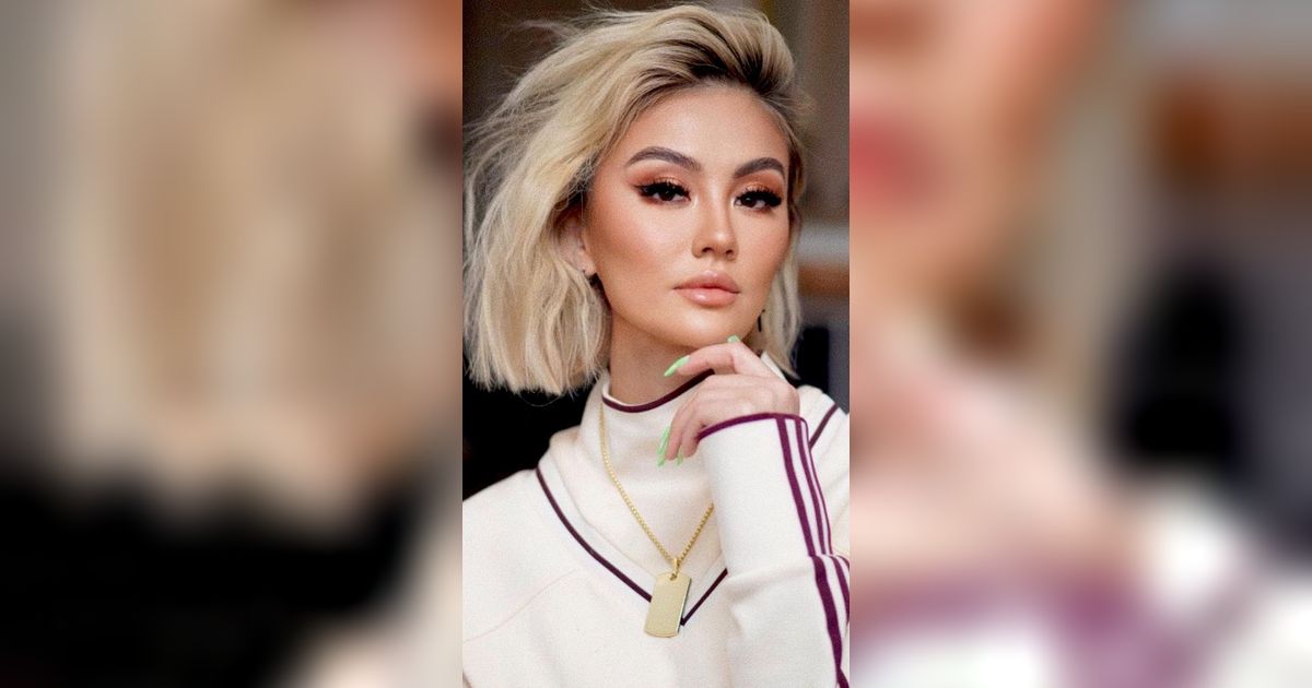 Penampilan Agnez Mo Bikin Geger Kelurahan saat Urus e-KTP, Pake Baju Belasan Juta, Bawahannya...