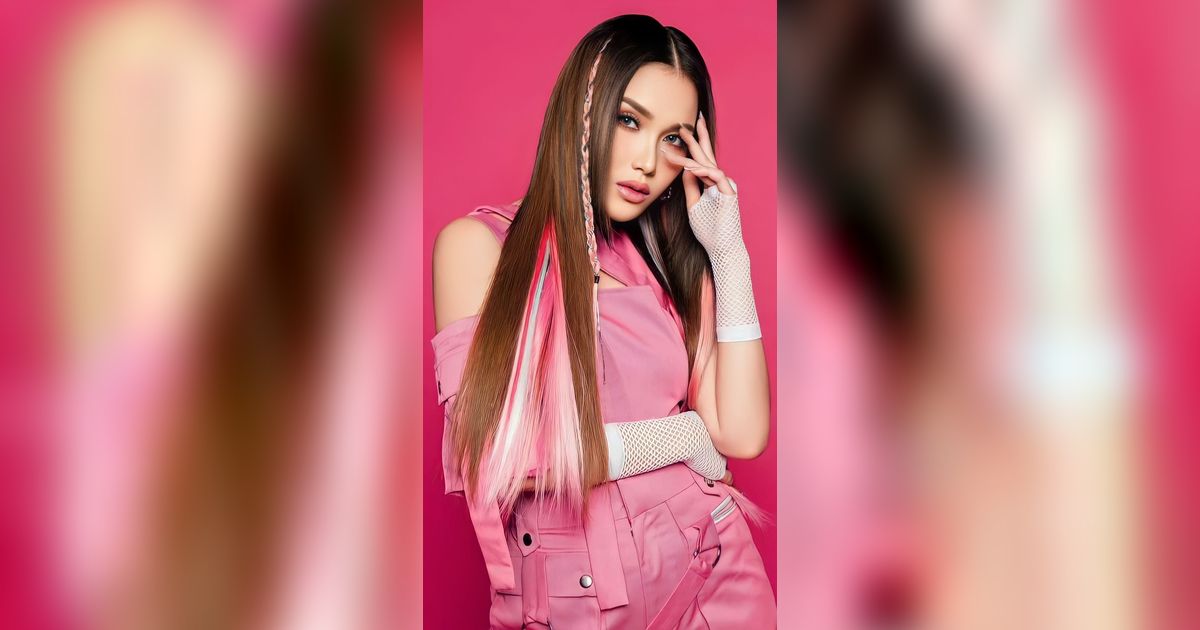 Potret Outfit Ayu Ting Ting di Bandara Viral, Dikira Idol Korea