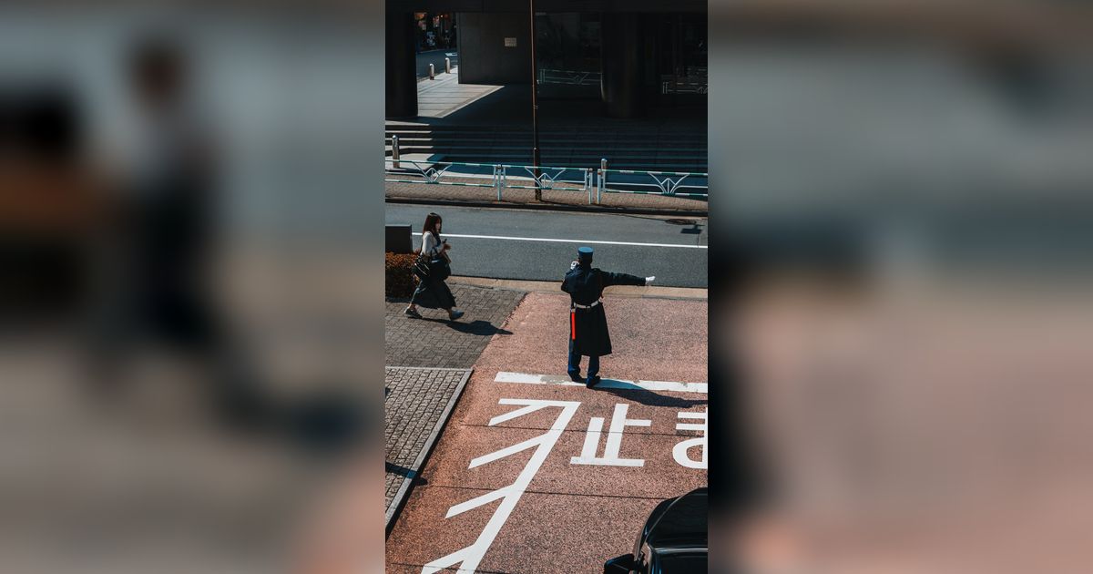 Salut! Pengemudi Laporkan Diri Sendiri yang Tabrak Pembatas Jalan Padahal Body Mobilnya Penyok