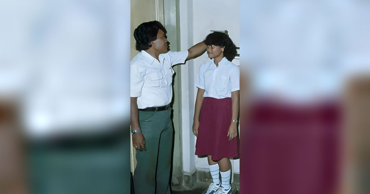 Foto Jadul Siswa SD Tahun 1980, Baju Seragam Merah-Putih tapi Wajah Kepala Sekolah