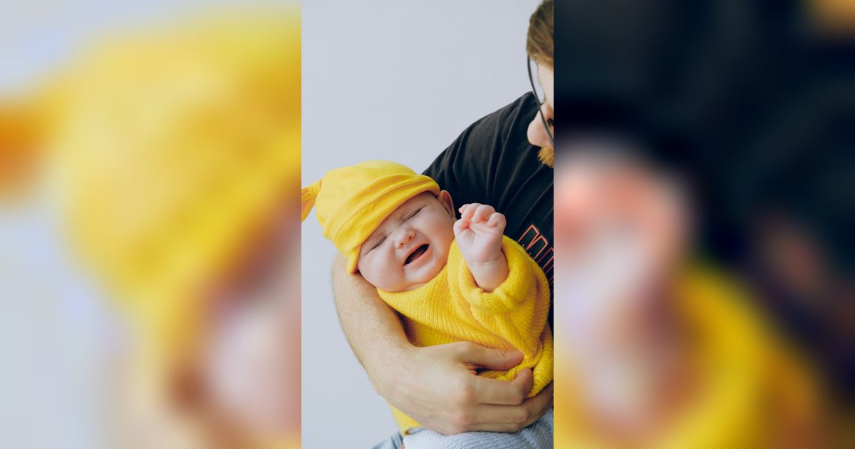 4 Penyebab Bayi Terus Rewel Malam Hari, Ayah Bunda Wajib Tahu