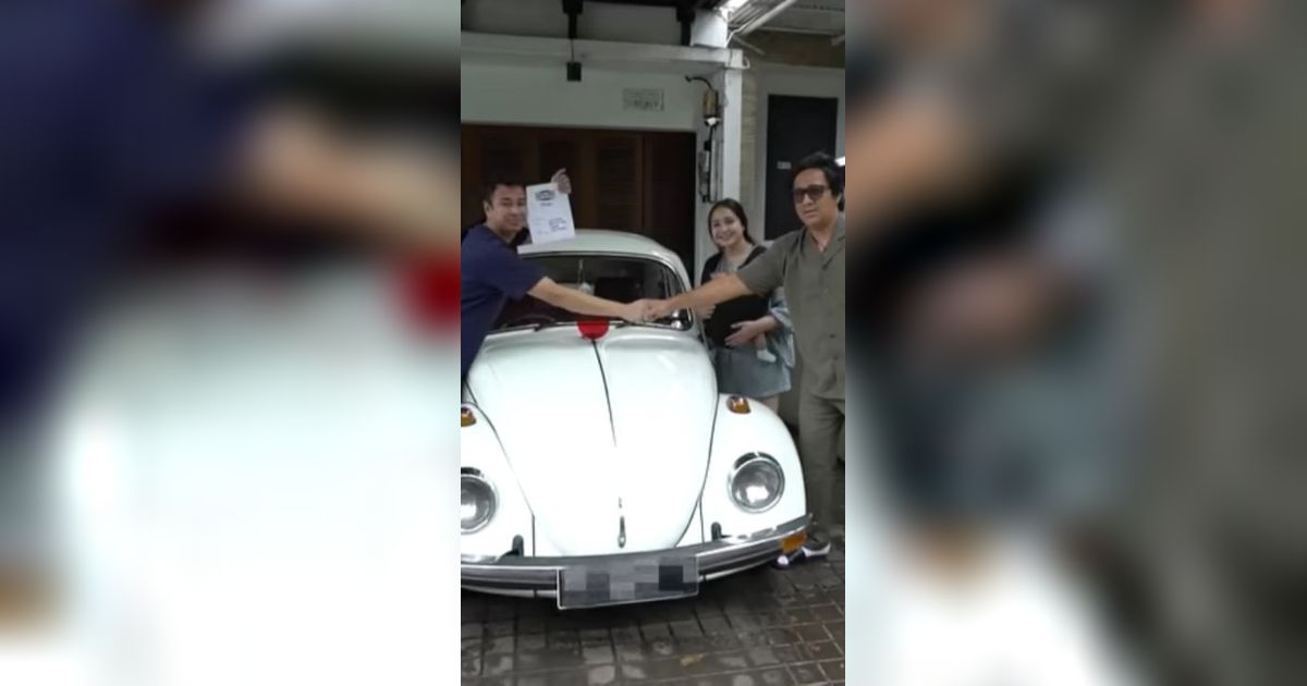 Raffi Ahmad Mengaku 'Ditipu' Andre Taulany saat Beli Mobil VW Kodok, di Kap Mesinnya Ada Alat Pemecah Angin