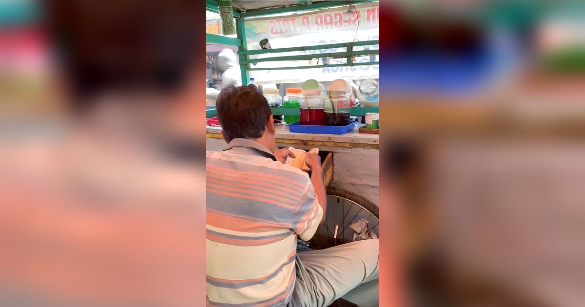 Momen Haru Penjual Es Kaki Lima Baca Yasin saat Menunggu Pelanggan, Kondisi Bukunya Jadi Sorotan