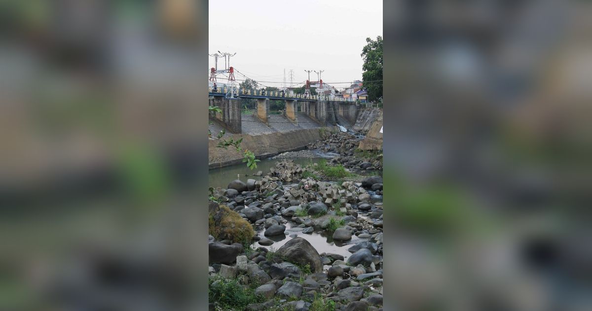 FOTO: Penampakan Bendungan Katulampa, Biasanya Airnya Meluap-Luap, Kini Kering Kerontang