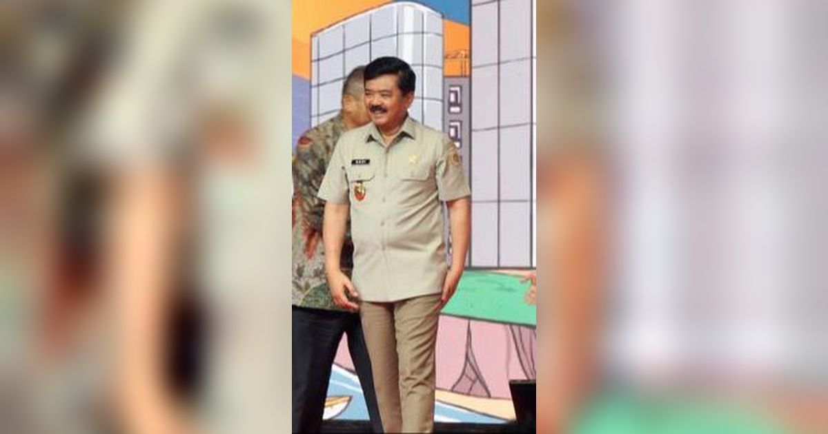 Jokowi Puji Kinerja Menteri Hadi Selesaikan Sertifikasi Ratusan Juta Bidang Tanah