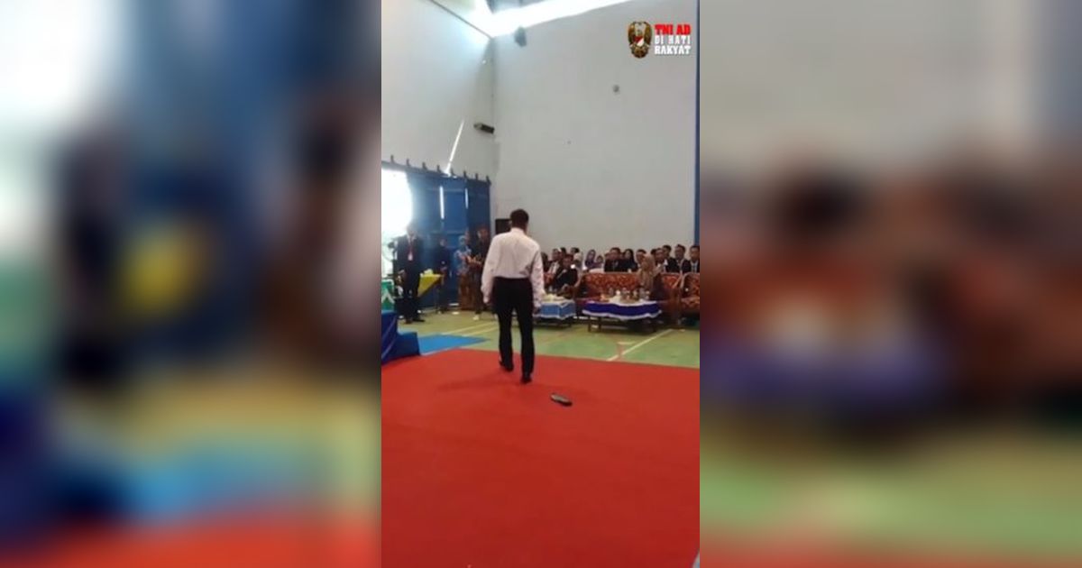 Ingat Siswa yang Sol Sepatunya Copot Saat Wisuda? Kini Jadi Calon Bintara TNI AD Sekeluarga Nangis Bahagia