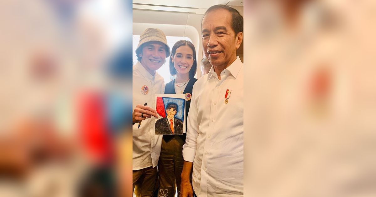 Wujudkan Keinginan Jizzy, Ini Momen Vino G Bastian Minta Tanda Tangan Presiden Jokowi di Lukisan Anaknya