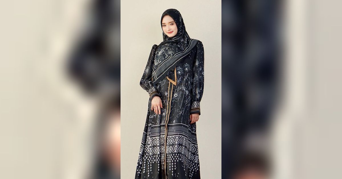 Potret Gaya Hijab Syar'i ala Inara Rusli yang Lagi Tren di Kalangan Hijabers
